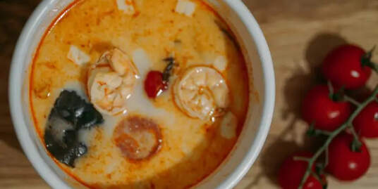 Recept - Garnélarákleves kolbásszal és koktélparadicsommal